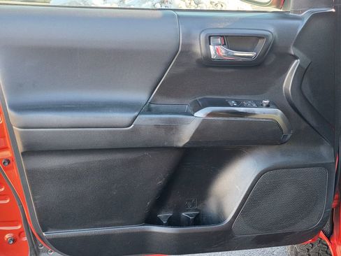 Used 2017 Toyota Tacoma SR5 image 12