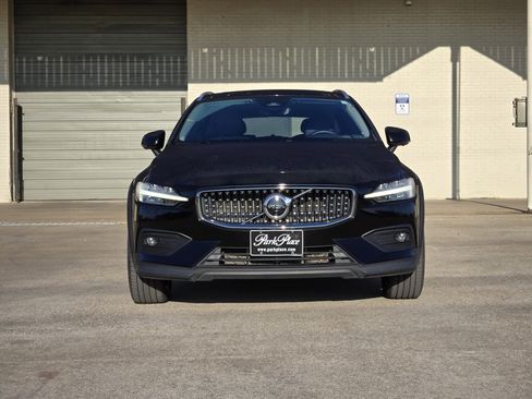 Certified 2023 Volvo V60 B5 Cross Country Plus w/ Climate Package image 6