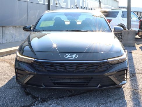 Used 2024 Hyundai Elantra SEL FWD image 2