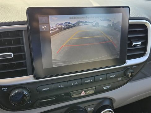Certified 2025 Hyundai Venue SEL image 23
