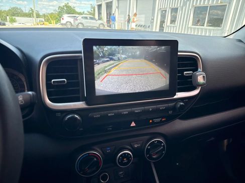 Used 2020 Hyundai Venue SE FWD image 21
