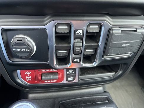 Used 2023 Jeep Gladiator Rubicon w/ Cold Weather Group image 23