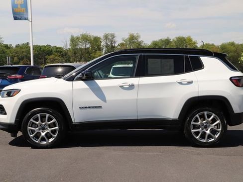 Used 2025 Jeep Compass Limited AWD/4WD image 4