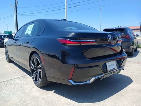 New 2025 BMW 740i w/ Executive Package image 7
