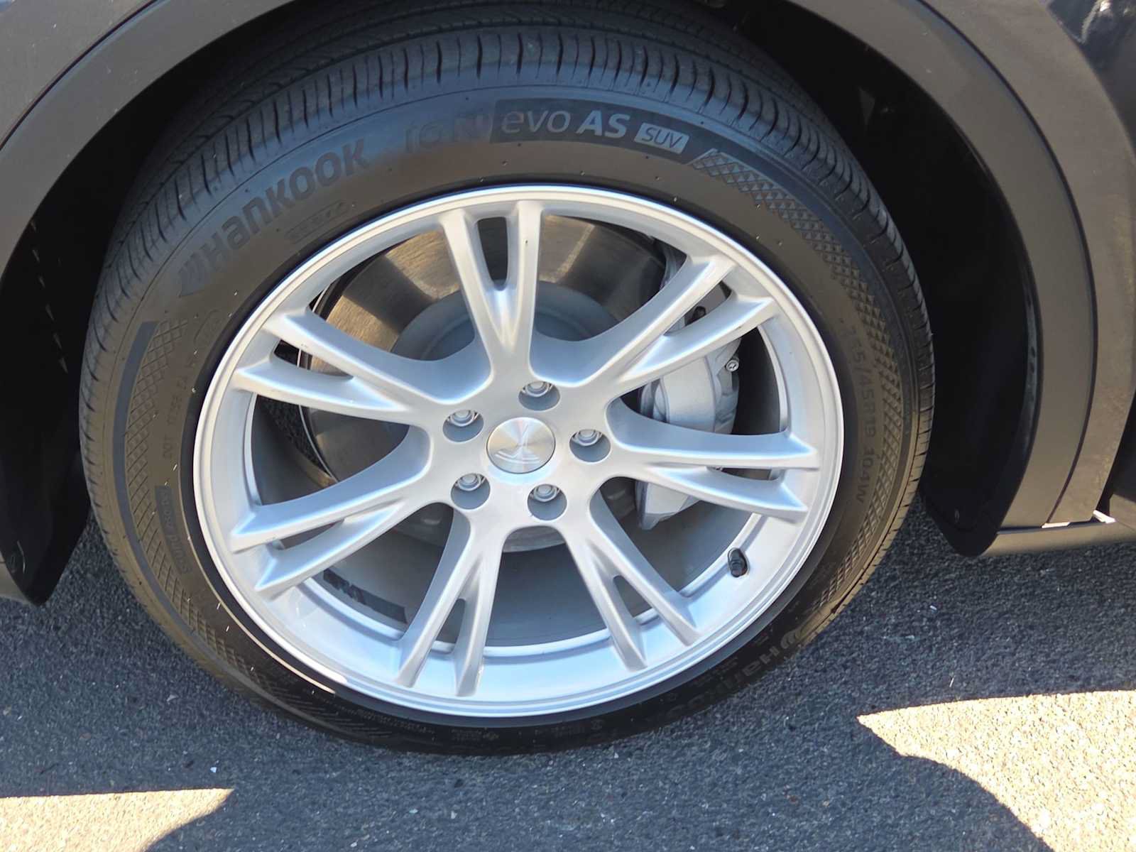 Used 2024 Tesla Model Y Long Range AWD/4WD image 16