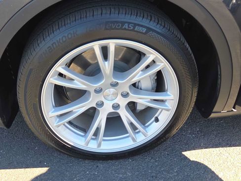 Used 2024 Tesla Model Y Long Range AWD/4WD image 16
