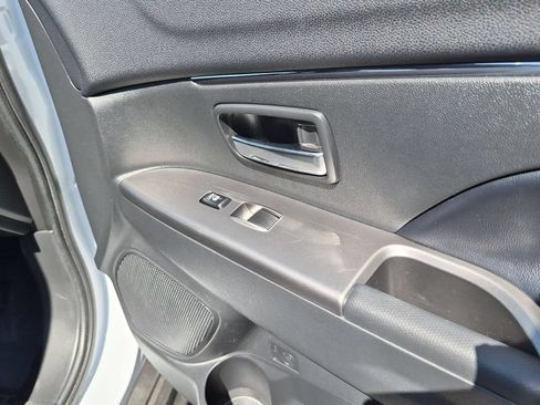 Used 2025 Mitsubishi Outlander Sport SE AWD/4WD image 33