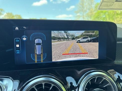 Used 2025 Mercedes-Benz GLB 250 4MATIC image 13