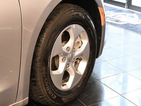 Used 2017 Chrysler Pacifica Touring Plus FWD image 36