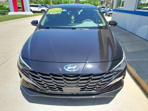 Used 2023 Hyundai Elantra SEL w/ Convenience Package FWD image 4