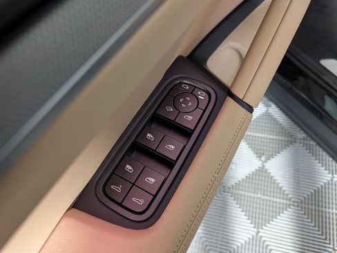 New 2026 Porsche Cayenne image 28