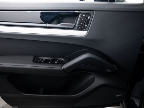 Certified 2026 Porsche Cayenne AWD/4WD image 17