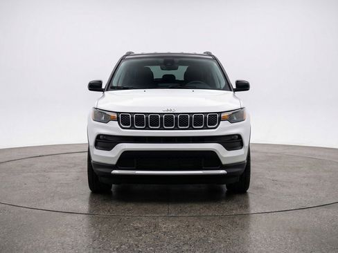 Used 2025 Jeep Compass Limited image 1