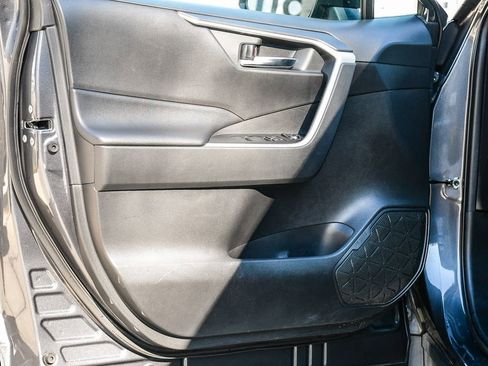 Used 2020 Toyota RAV4 XLE Premium image 22