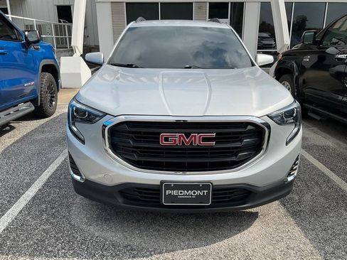 Used 2019 GMC Terrain SLE w/ Driver Convenience Package image 2