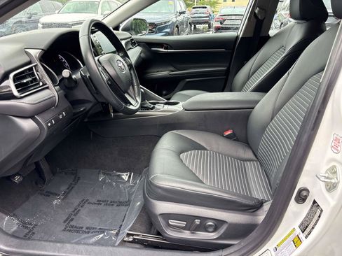 Used 2023 Toyota Camry SE FWD image 12