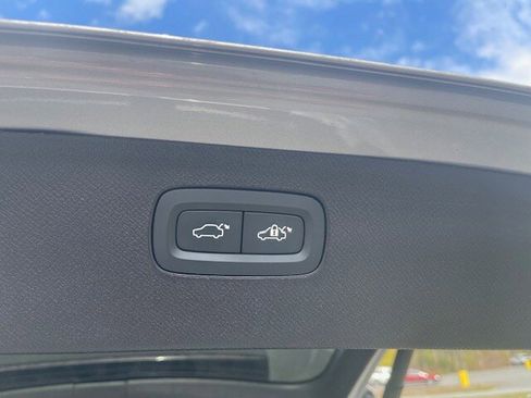 Used 2025 Volvo XC90 B6 Plus AWD/4WD image 9