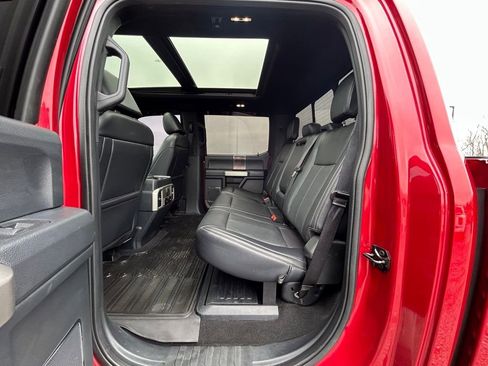 Used 2022 Ford F250 Lariat w/ Black Appearance Package image 11