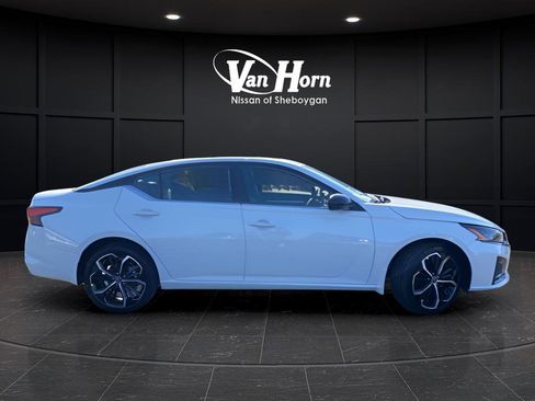 New 2025 Nissan Altima 2.5 SR w/ SR Premium Package image 2