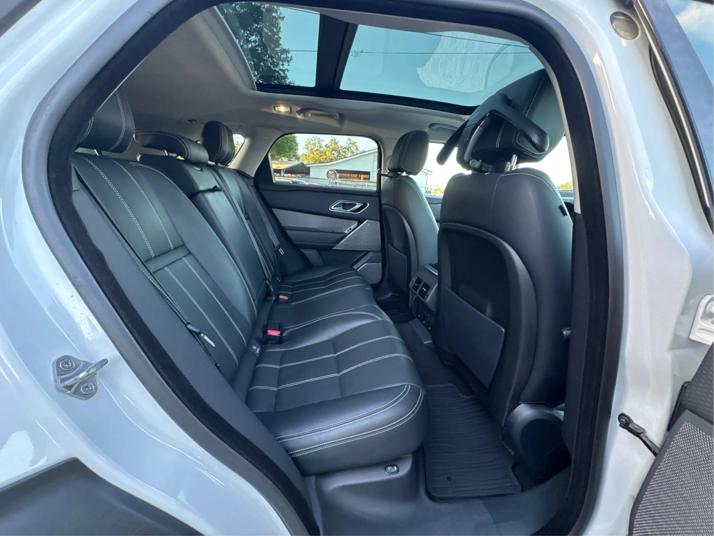 Used 2018 Land Rover Range Rover Velar S AWD/4WD image 24