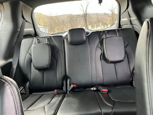 Used 2025 Chrysler Pacifica Select image 25
