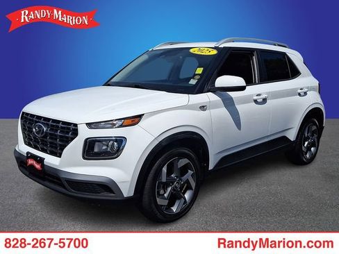Used 2025 Hyundai Venue SEL FWD image 1