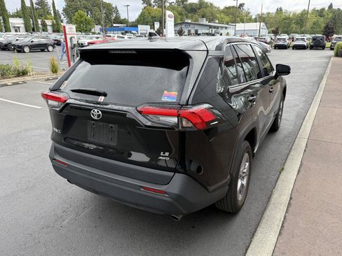 Used 2025 Toyota RAV4 LE AWD/4WD image 5