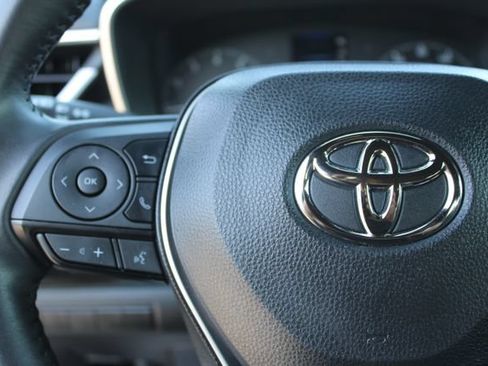 Used 2023 Toyota Corolla SE w/ SE Premium Package FWD image 18
