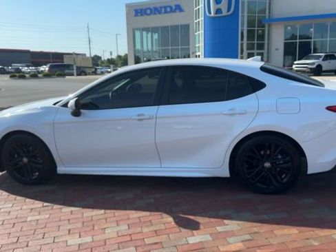 Used 2025 Toyota Camry SE w/ Convenience Package FWD image 8