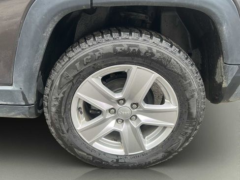 Used 2022 Jeep Compass Latitude image 25