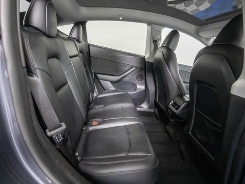 Used 2022 Tesla Model Y Long Range image 11