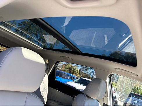 Used 2022 Kia Sorento SX image 16