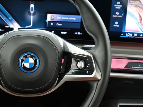 Used 2023 BMW i7 xDrive60 w/ Executive Package 2 AWD/4WD image 13