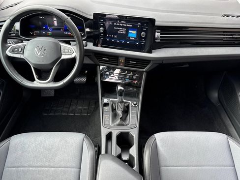 Used 2025 Volkswagen Jetta SE FWD image 26