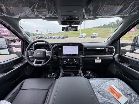 New 2026 Ford F350 Lariat w/ Black Appearance Package image 25