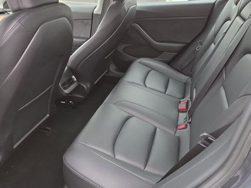 Used 2023 Tesla Model 3 Standard Range image 4