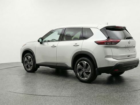 Used 2025 Nissan Rogue SV image 6