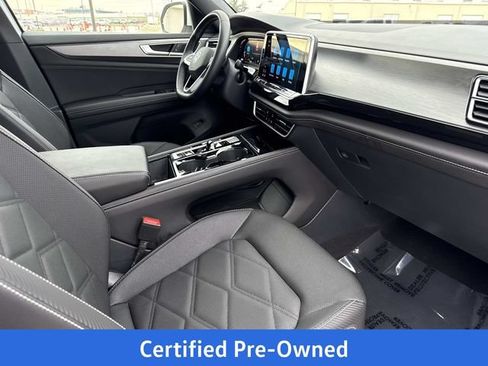 Used 2025 Volkswagen Atlas Cross Sport SE FWD image 16