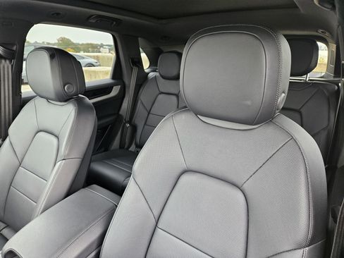Certified 2025 Porsche Cayenne image 6