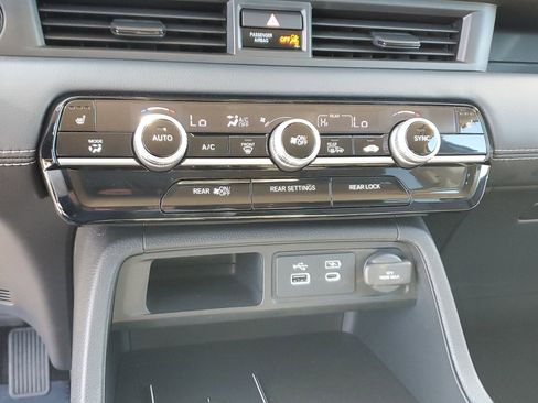 Used 2025 Honda Pilot EX-L image 31