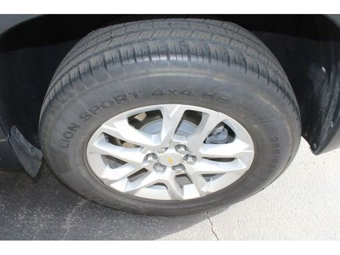 Used 2021 Chevrolet Traverse LT image 9