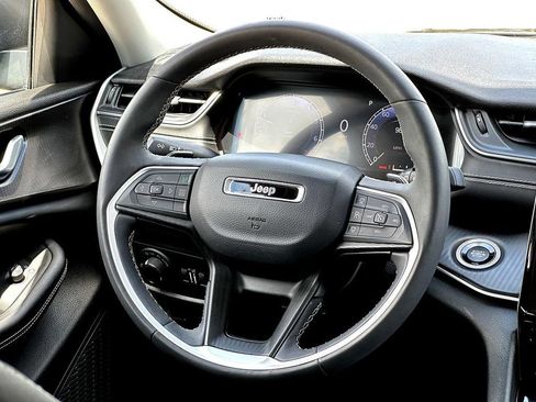 Used 2023 Jeep Grand Cherokee L Laredo w/ Luxury Tech Group I AWD/4WD image 32