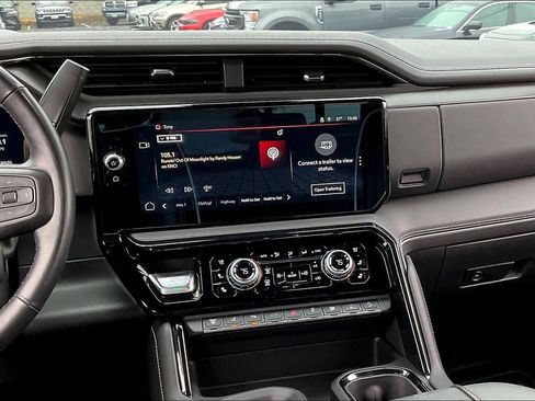 Used 2024 GMC Sierra 2500 AT4X image 9