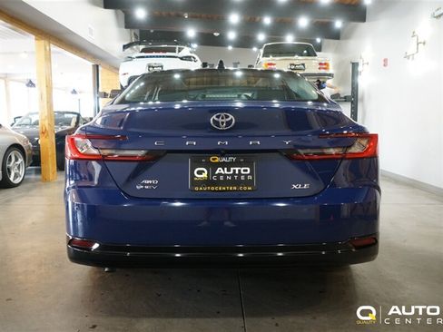 Used 2025 Toyota Camry XLE AWD/4WD image 5