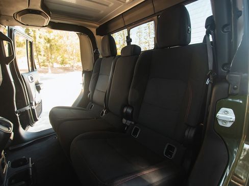 Used 2023 Jeep Gladiator Rubicon image 19