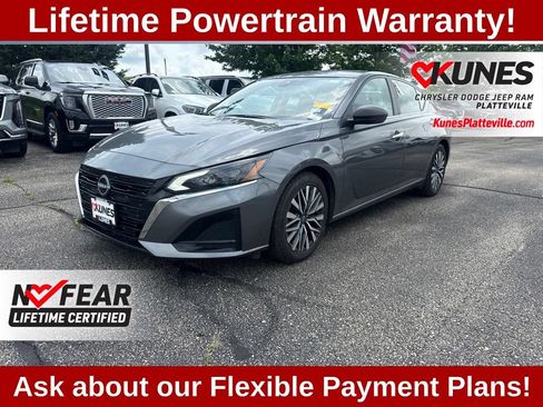 Used 2025 Nissan Altima 2.5 SV FWD image 5