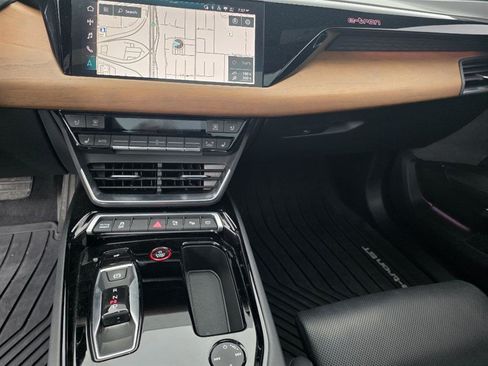 Used 2023 Audi e-tron GT Prestige AWD/4WD image 37