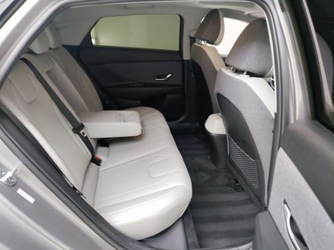 Used 2023 Hyundai Elantra Limited image 32