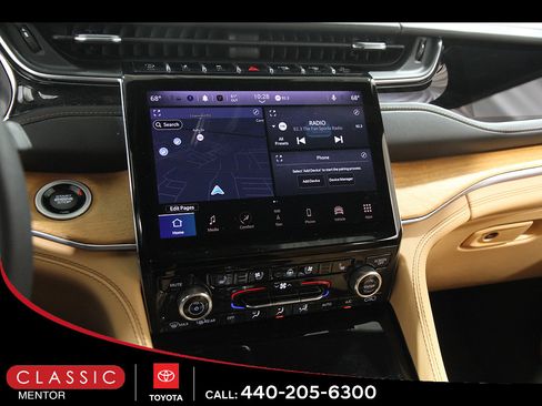 Used 2023 Jeep Grand Cherokee Summit AWD/4WD image 9