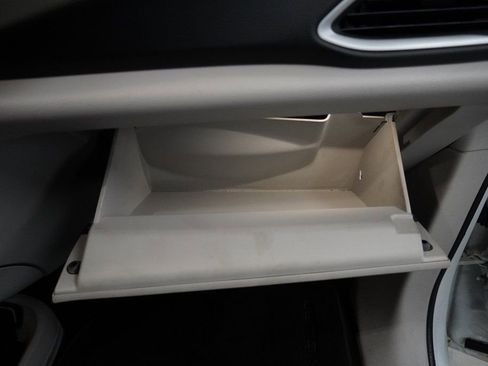 Used 2017 Chrysler Pacifica Touring Plus image 31